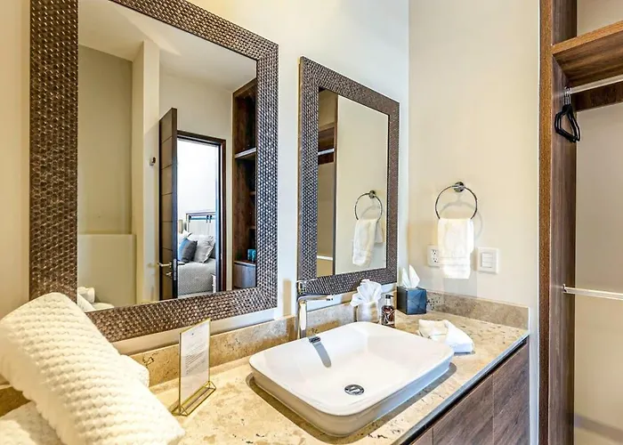 Сasa de vacaciones Stunning 2br Ocean Views & Gym Pool At Vista Vela