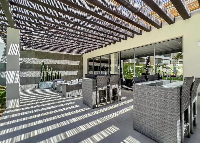 Stunning 2br Ocean Views & Gym Pool At Vista Vela